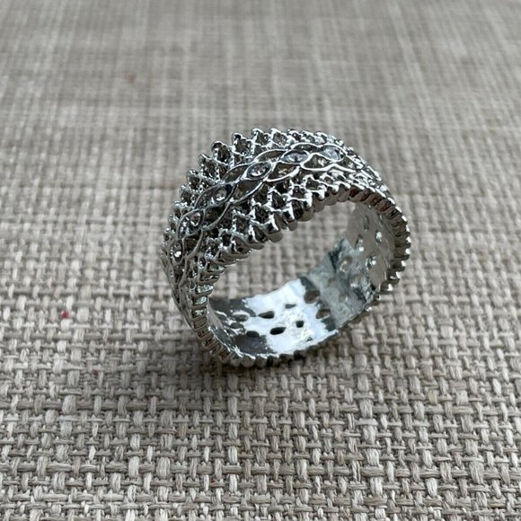 Fashion Rings Crystals Accent Women Ring Jewelry Silver Tone Ring Size 9 - Picture 2 of 9